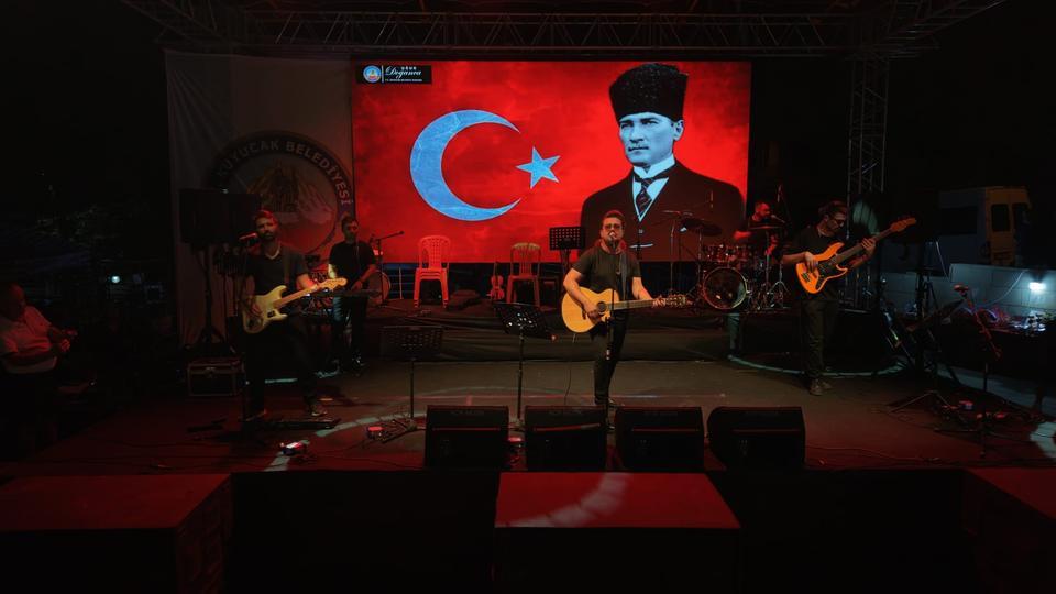 KUYUCAK'TA KURTULUŞ COŞKUSU KONSERLERLE TAÇLANDI