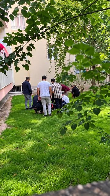 İkinci kattan düşen 17 yaşındaki kız yaralandı