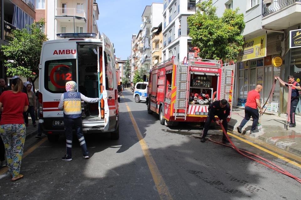 KÜÇÜK ÇOCUK ÇAKMAKLA OYNARKEN EVİ YAKTI