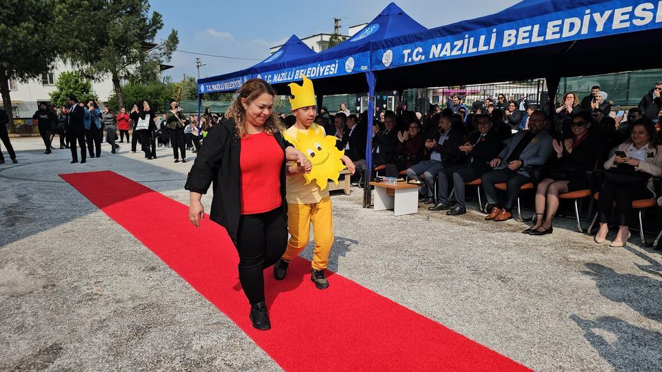 NAZİLLİ'DE DÜNYA OTİZM FARKINDALIK GÜNÜ RENKLİ ETKİNLİKLERLE KUTLANDI