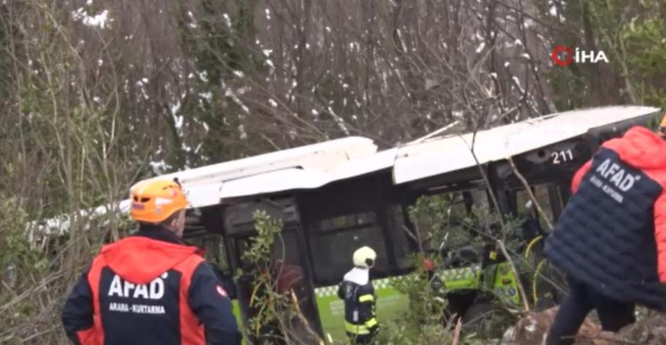 Yolcu otobüsü şarampole yuvarlandı