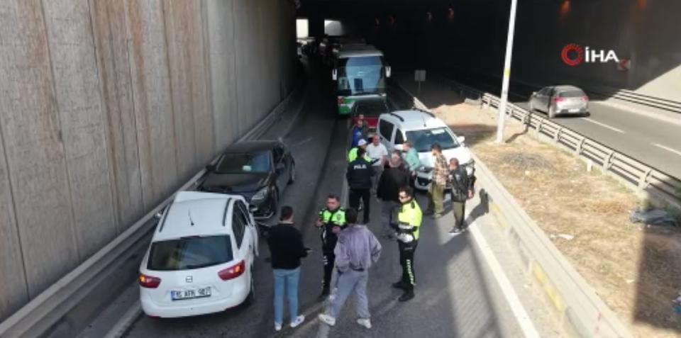 Yola dökülen yağ zincirleme kazaya sebep oldu: 4 yaralı