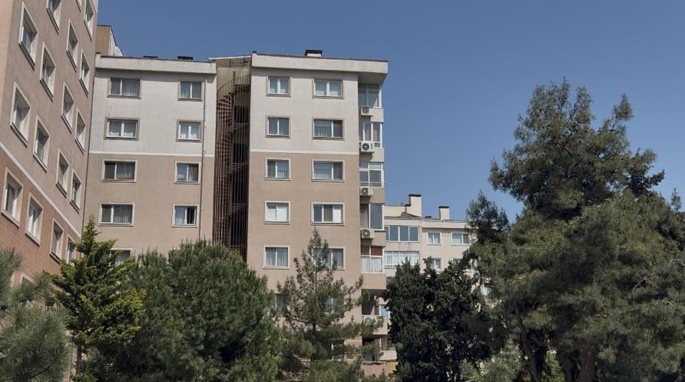 Bir adam boşanma aşamasındaki eşine 10 kez bıçakladı