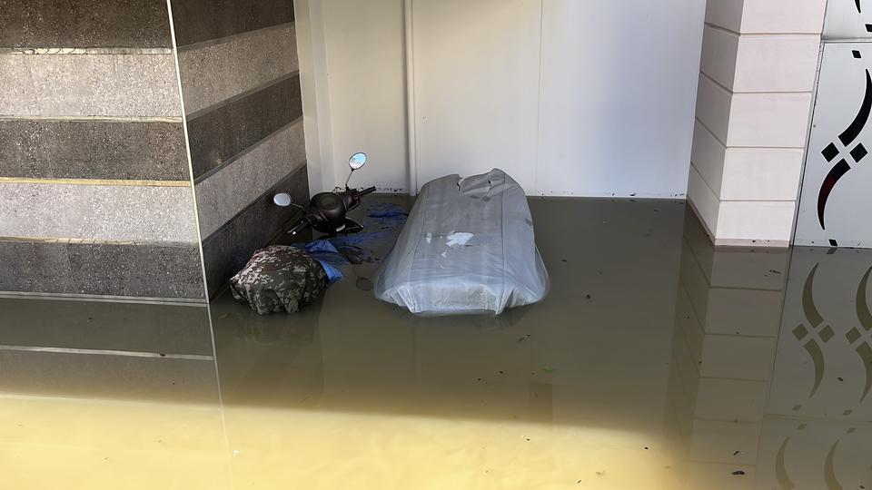 TAŞAN ÇAYDAKİ İŞLETME YIKILDI, SULARA KAPILMAK ÜZERE OLAN BİR KÖPEK SON ANDA KURTARILDI EVLERİN ZEMİN KATLARI SULAR ALTIN KALDI, SAHİL EŞYALAR İLE DOLDU SU TAŞKINI DRONE İLE HAVADAN GÖRÜNTÜLENDİ