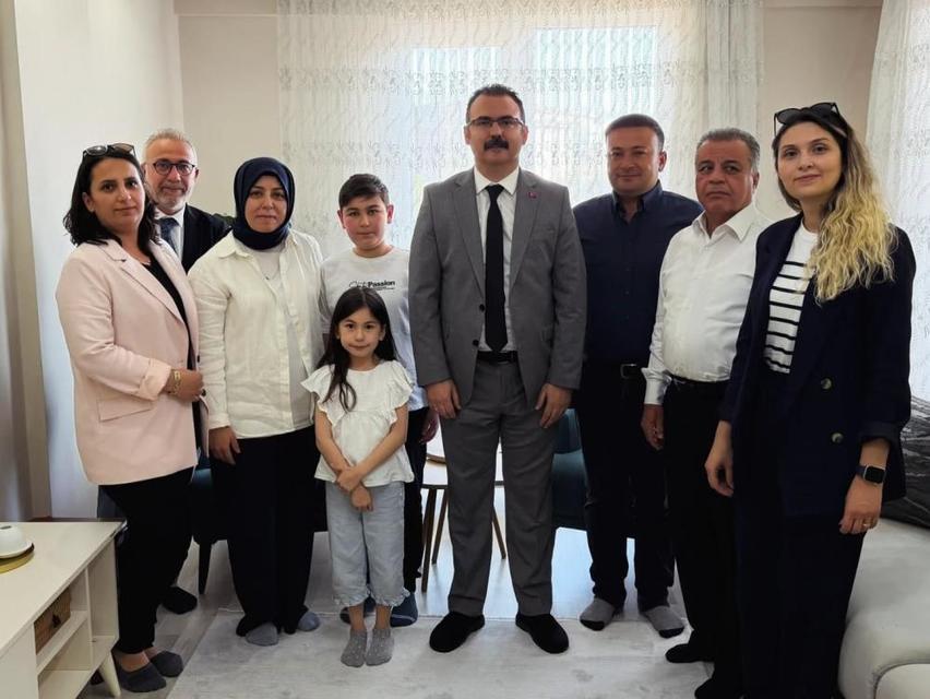 Kaymakam Ateş, öğrencilerin evine konuk oldu