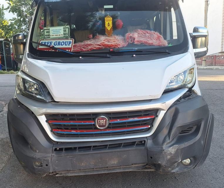 Servis aracı ile otomobil çarpıştı: 3 yaralı