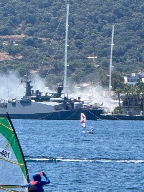 RIHTIMA ÇARPARAK PATLAYAN ŞİŞME BOT YANGININDA YARALANAN GENÇ HAYATINI KAYBETTİ