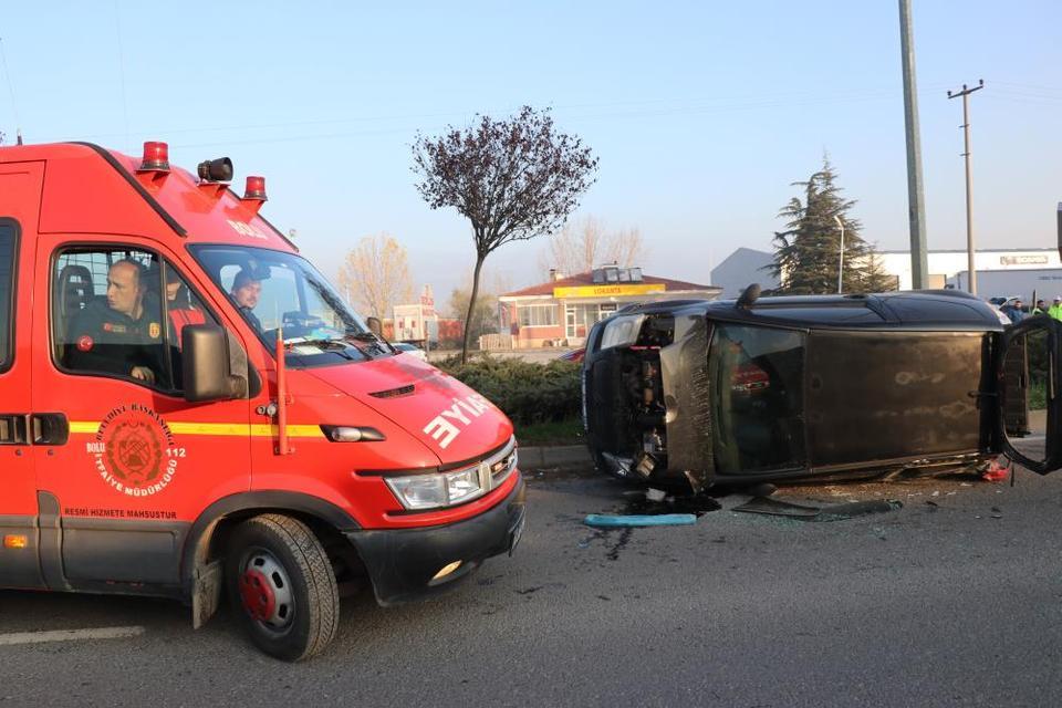 Kontrolden çıkan otomobil devrildi