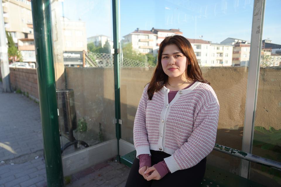 Genç kadın durakta cinsel organıyla oynayan tacizciyi saniye saniye kaydetti