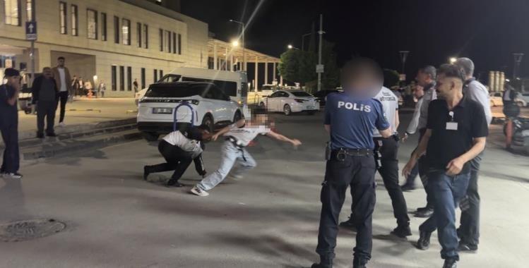 Hastanede bıçaklı saldırı: 2'si güvenlik görevlisi 3 yaralı