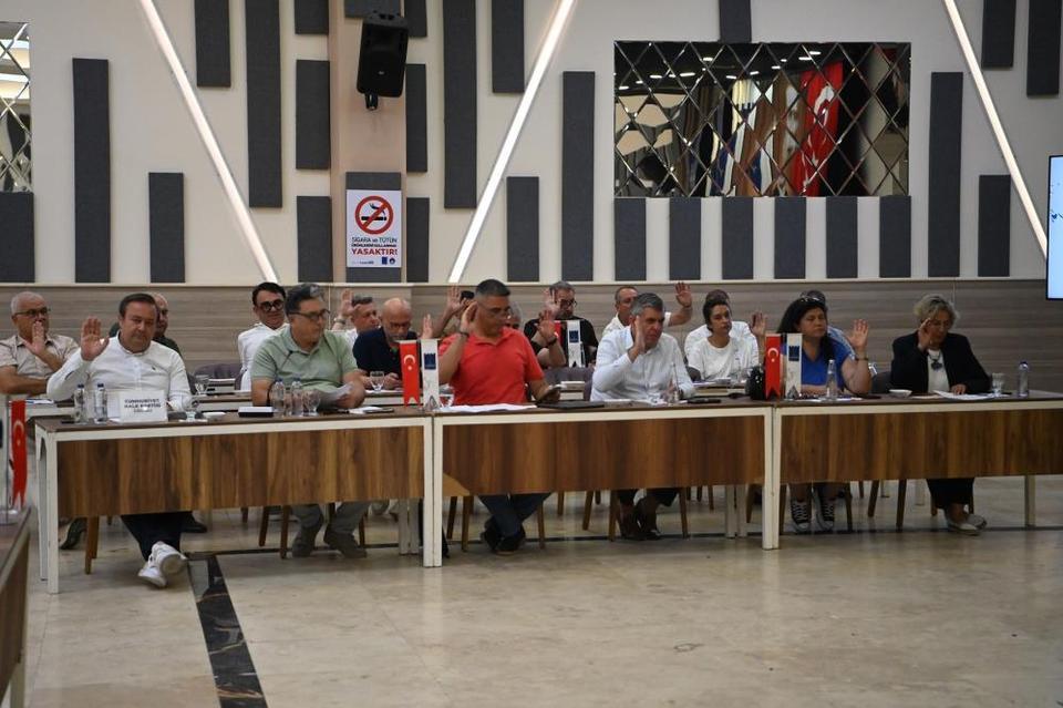 Kuşadası Belediyesi Meclisi'nden elektrikli araç ve engelli erişimi kararı