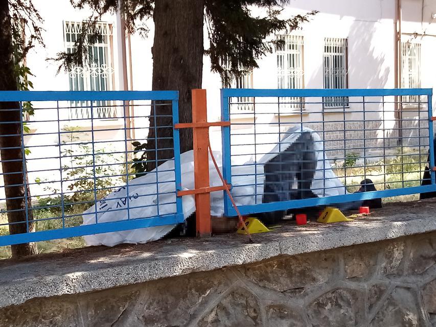 BURSA'DA BİR GENÇ OKUL DUVARININ ÜZERİNDE ÖLÜ BULUNDU