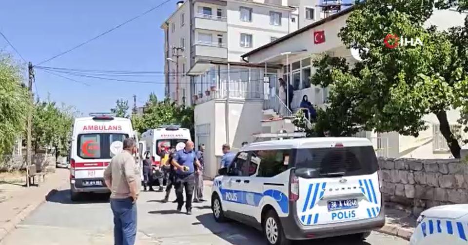 Üvey kızını ağır yaraladıktan sonra hayatına son verdi