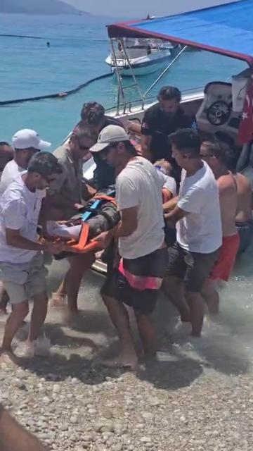 Kadın pilot denize düştü