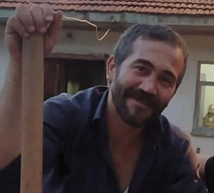 Tomruk altında kalan işçi ağır yaralandı
