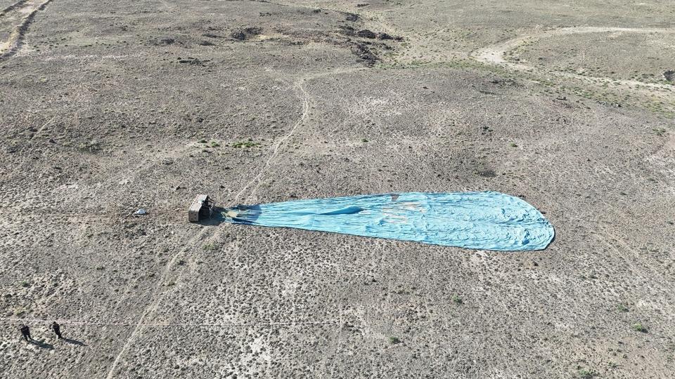 AKSARAY'DA BALON KAZASI: 1 ÖLÜ, 12 YARALI SICAK HAVA BALONUNUN SERT İNİŞİ SIRASINDA YAŞANAN KAZADA BALONUN PİLOTU HATTINI KAYBETTİ, 12 YOLCU YARALANDI