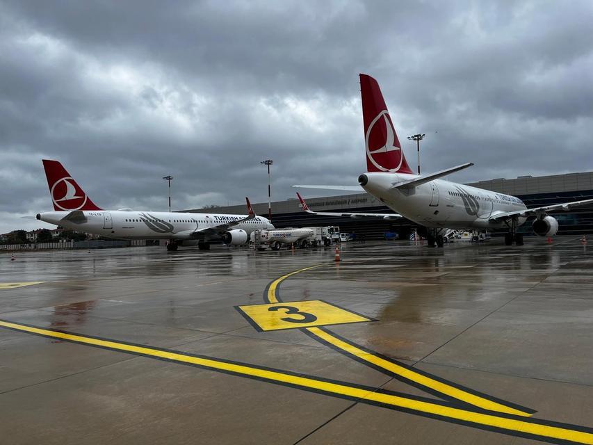 İstanbul'daki olumsuz hava koşulları nedeniyle uçaklar Çanakkale'ye iniş yaptı