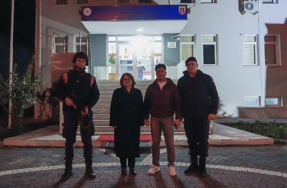 Başkan Gençay halkla buluştu, görev başındaki ekipleri ziyaret etti