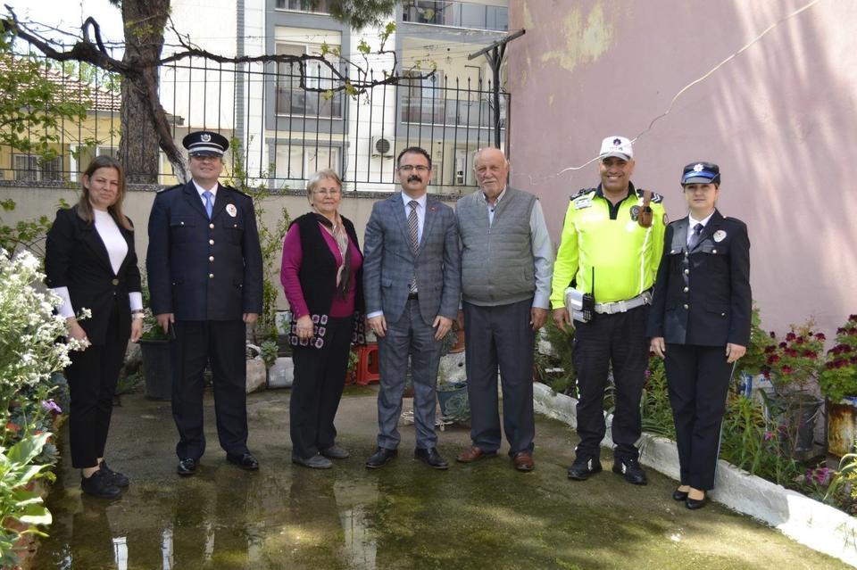 Kaymakam Ateş emekli başkomiseri ziyaret etti