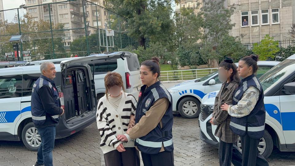 EŞİYLE İLİŞKİSİ OLDUĞUNU İDDİA ETTİĞİ KADINI KARDEŞLERİYLE DARBETTİ: 3 KIZ KARDEŞE GÖZALTI