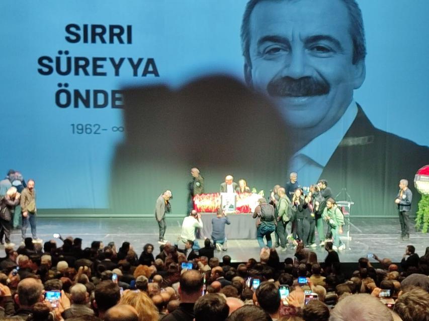 SIRRI SÜREYYA ÖNDER İÇİN İLK TÖREN AKM'DE DÜZENLENİYOR