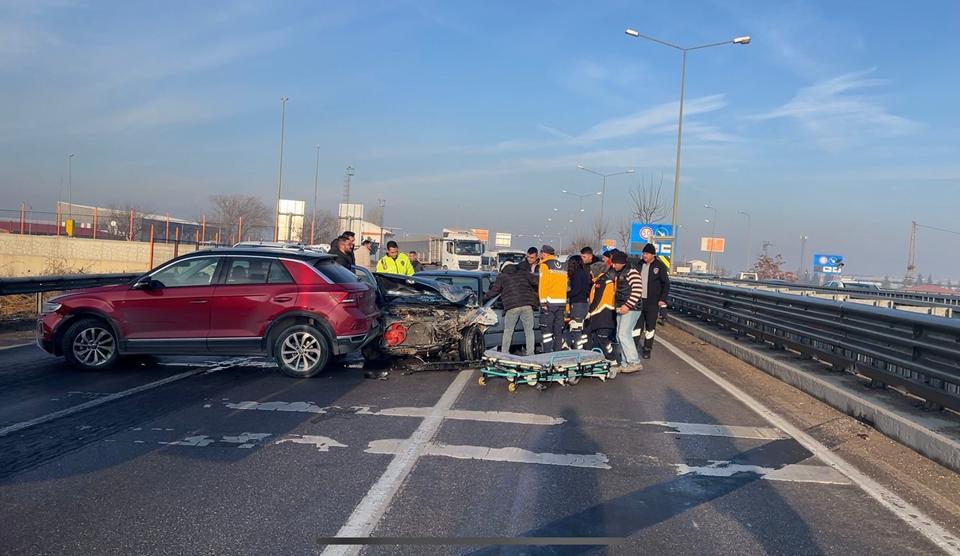 AFYONKARAHİSAR'DA TRAFİK KAZASI 2 YARALI