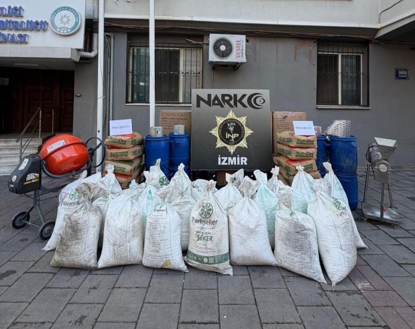İzmir'de zehir tacirlerine büyük darbe: 11 milyondan fazla uyuşturucu hap ele geçirildi