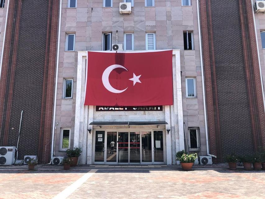 Erkek arkadaşını tornavidayla yaraladı