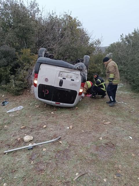 Minibüsle çarpıştan araç zeytinliğe uçtu: 6 yaralı
