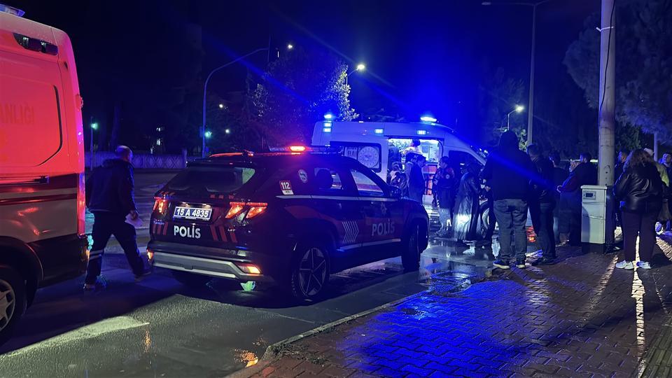 Burdur'da öğrenci servisi ile otomobil çarpıştı: 12 öğrenci hafif yaralı