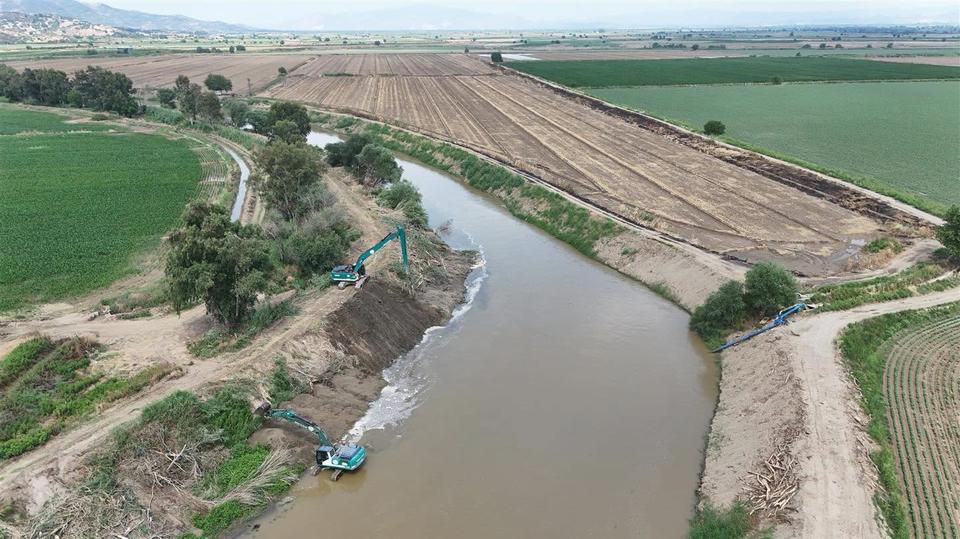 DSİ Aydın Büyük Menderes Nehri'nde çalışmaları hız kesmeden sürdürüyor