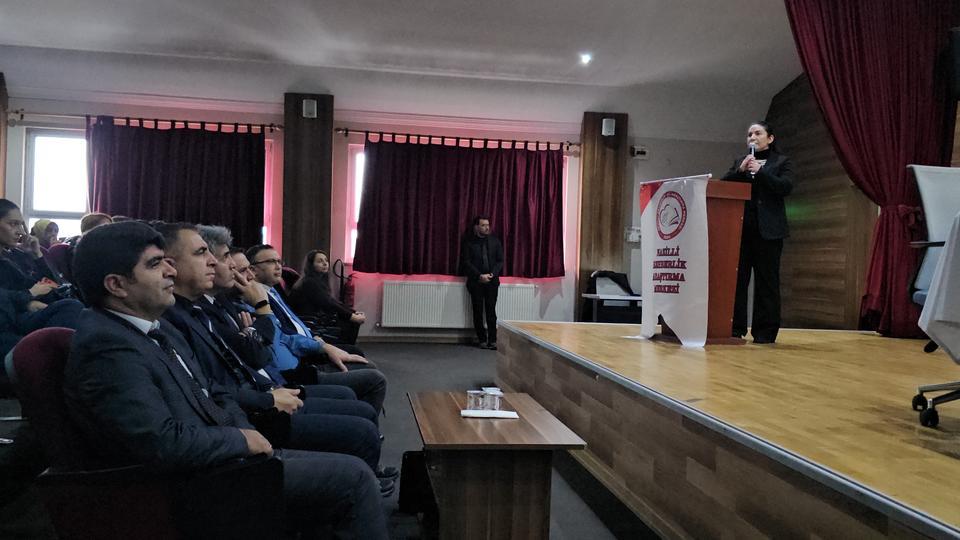 ADÜ'lü akademisyenler her yönüyle kadına şiddeti anlattı