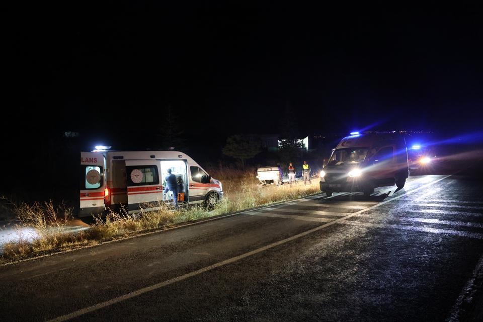 Kontrolden çıkan otomobil takla attı: 1'i ağır, 5 yaralı