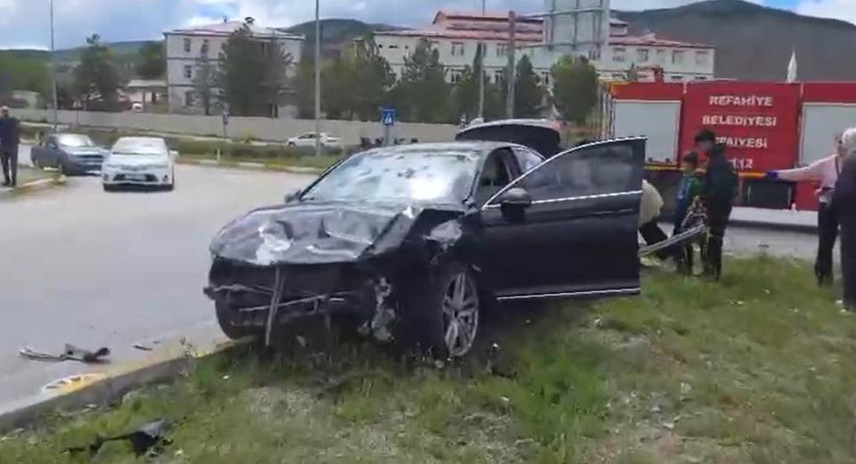 İki otomobil çarpıştı: 6 yaralı