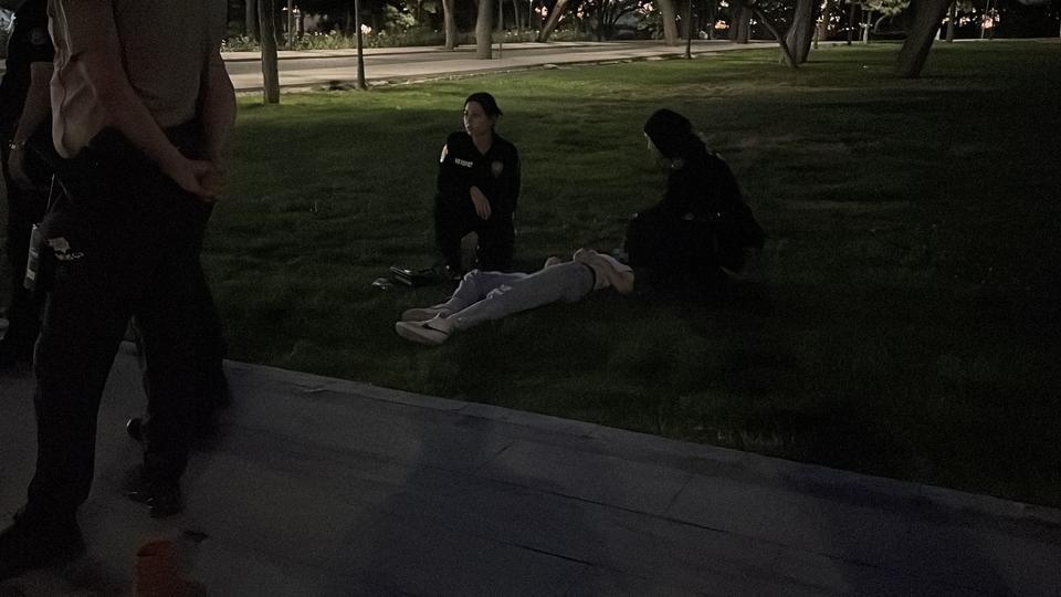 Kız çocuğu parkta baygın bulundu