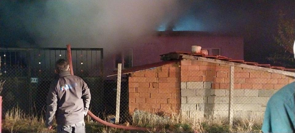 Araçta ve evde çıkan yangın korkuttu