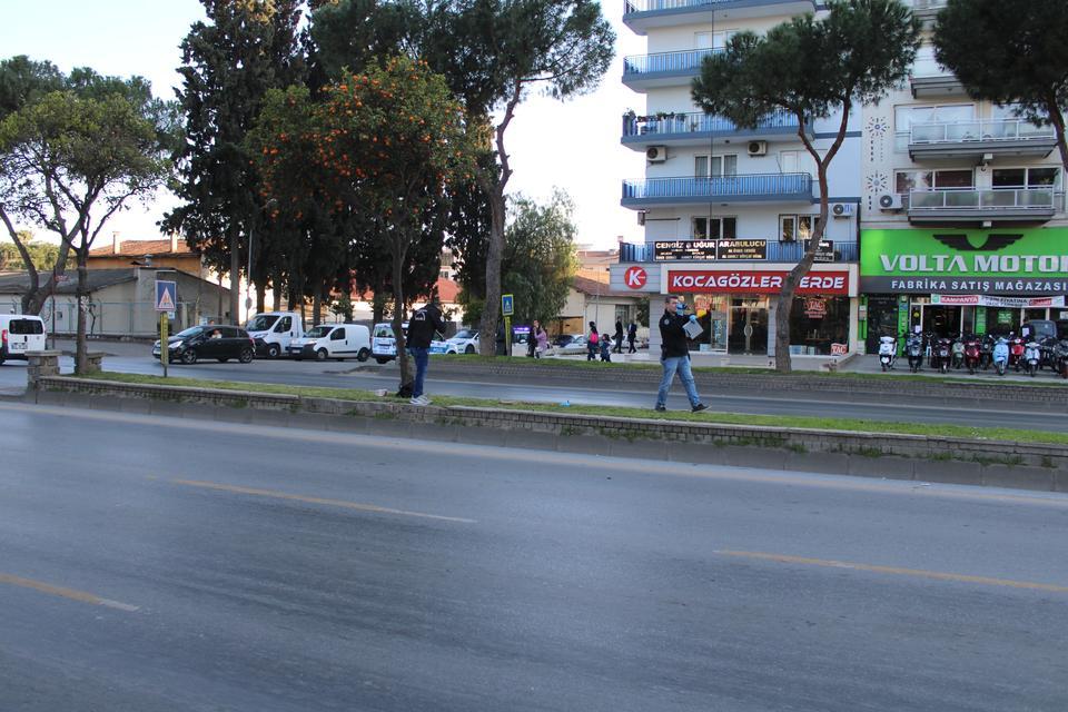 YOLUN KARŞISINA GEÇMEK İSTERKEN OTOMOBİLİN ÇARPTIĞI KADIN HAYATINI KAYBETTİ