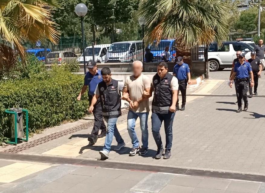 HAKKINDA 40 YIL HAPİS CEZASI BULUNAN ŞÜPHELİ, KOVALAMACA SONUCU YAKALANDI NAZİLLİ POLİSİNİN 9 AYLIK TAKİBİ SONUÇ VERDİ