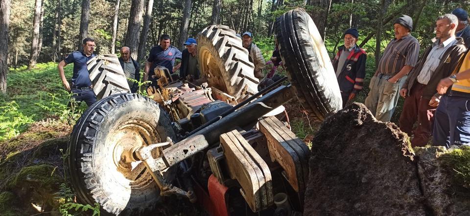 SINDIRGI'DA TRAKTÖR ALTINDA KALAN SÜRÜCÜ HAYATINI KAYBETTİ