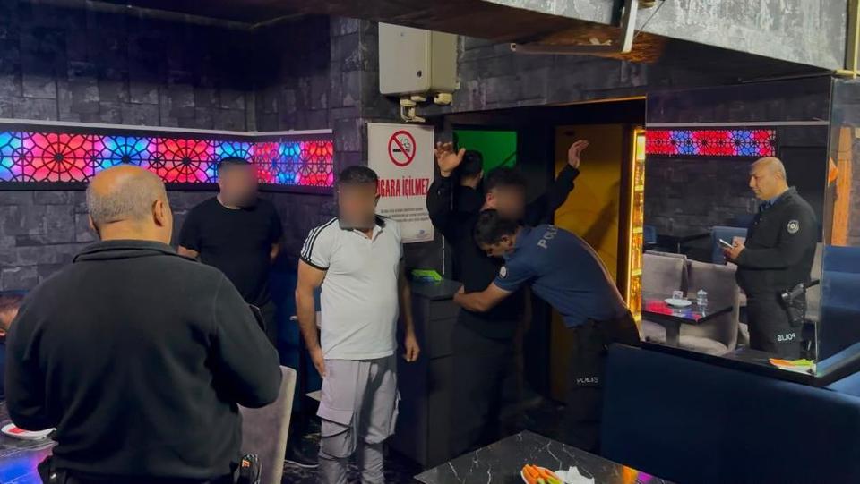Eğlence mekanlarına insan ticareti, göçmen kaçakçılığı ve fuhuş operasyonu: 26 şüpheli yakalandı