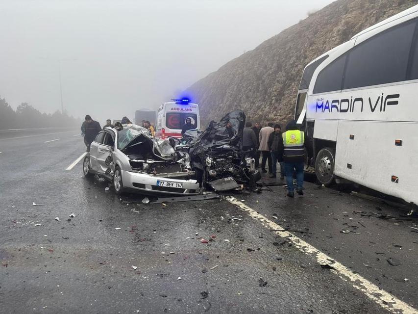 10 aracın karıştığı kazada 2 kişi öldü, 10 kişi yaralandı