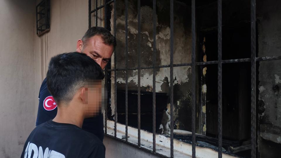 13 yaşındaki çocuk çakmakla oynarken evi yaktı