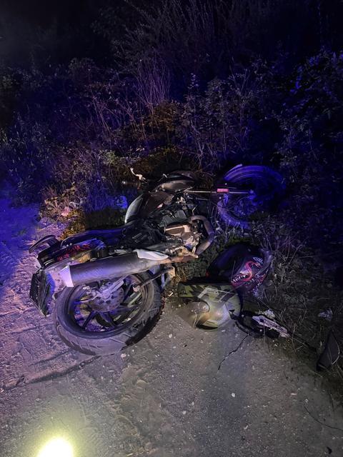 Otomobil ve motosiklet kafa kafaya çarpıştı;2 yaralı