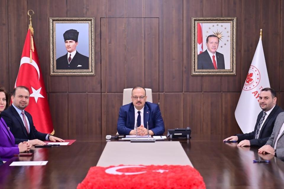 Aydın'da ambulans ve istasyon binası bağışı