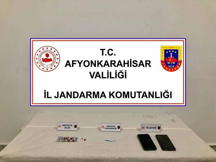Uyuşturucu ile yakalanan iki kişi gözaltına alındı