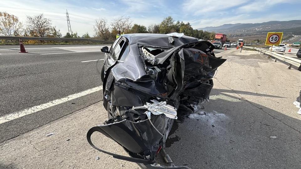 otomobile cip çarptı: 1 ölü, 4 yaralı