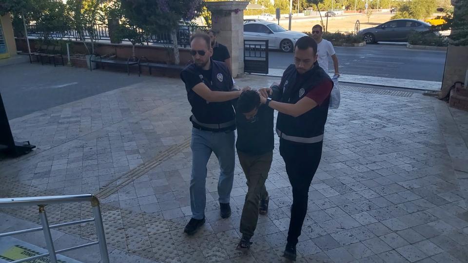 BOŞANDIĞI EŞİNİ EVİNİN ÖNÜNDE ÖLDÜREN ESKİ KOCA TUTUKLANDI ESKİ EŞİNİ, ALDATTIĞI İÇİN ÖLDÜRDÜĞÜNÜ SÖYLEDİ