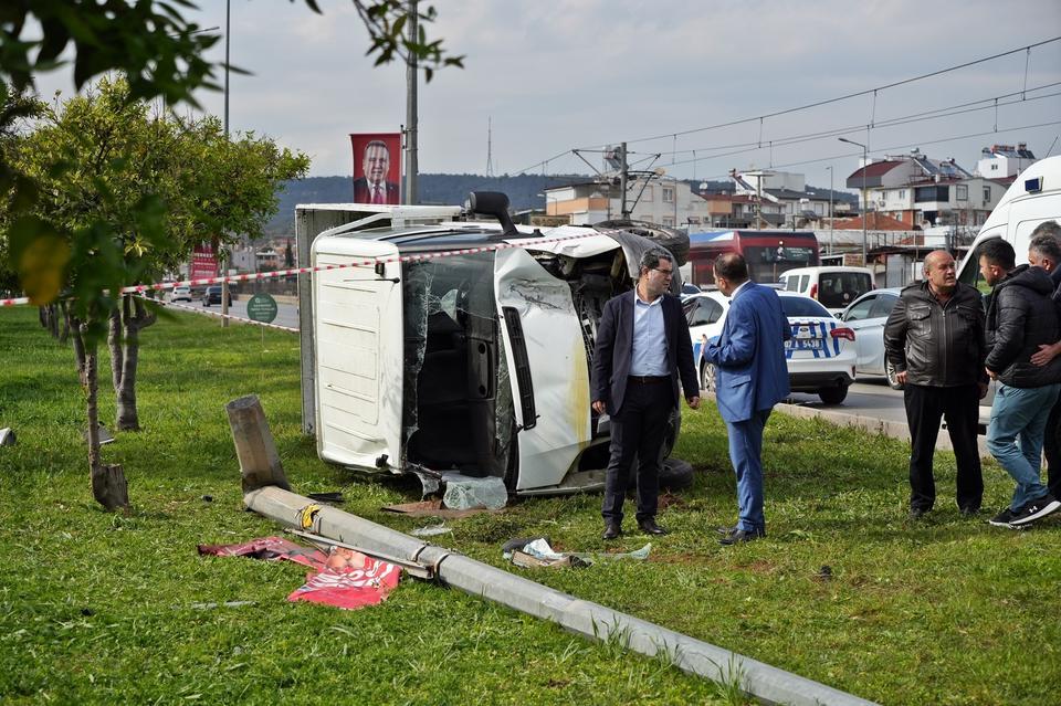 CEZA İNFAZ KORUMA ARACI DEVRİLDİ: 1 ÖLÜ, 1 YARALI HAYATINI KAYBEDEN İNFAZ KORUMADA GÖREVLİ MEMURUN EŞİ VE MESAİ ARKADAŞLARI UZUN SÜRE GÖZYAŞI DÖKTÜ