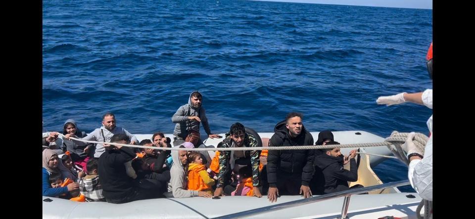 AYDIN'DA 34 DÜZENSİZ GÖÇMEN KURTARILDI