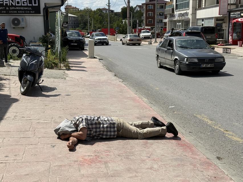 ALKOLLÜ ŞAHIS EKİPLERE "BEN MEVTAYIM" DİYEREK DİRENDİ